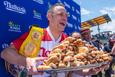 Joey 'Jaws' Chestnut to return to Coney Island hotdog eating contest after contract dispute