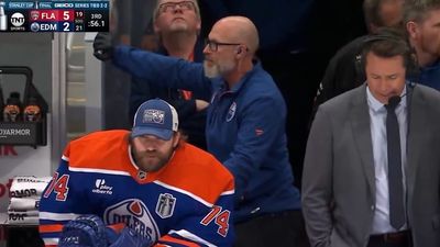 TNT On-Ice Reporter Had Such an Awkward Moment Talking About Oilers Goalie