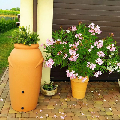 I can’t choose between these 2 pretty water butts at B&Q – It’s the stunning garden feature I never knew I needed