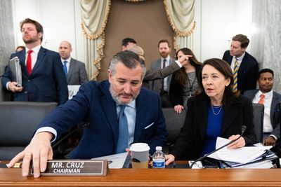 Senate’s spectrum proposal raises aviation safety question - Roll Call