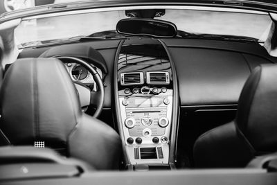 9 Practical Items Everyone Should Have In Their Glovebox