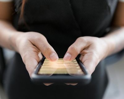 More Australians get their news via social media than traditional sources for first time, report finds