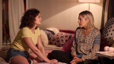 Home and Away spoilers: Harper disapproves of sister Dana's new man!