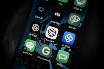 Poll Finds Public Turning To AI Bots For News Updates