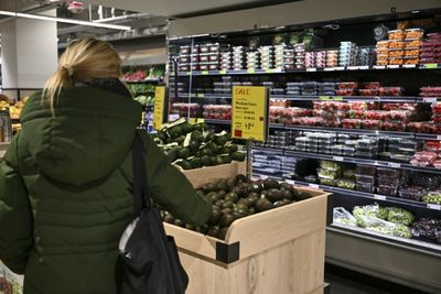 US Retail Sales Slip More Than Expected After Rush To Beat Tariffs