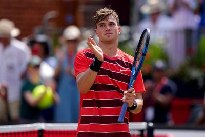 Jack Draper begins bid to emulate Andy Murray at Queen’s Club with opening win