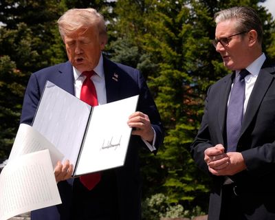 Starmer says he picked up Trump’s dropped papers to avoid security scare