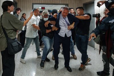 NYC mayoral candidate Brad Lander says ‘nobody’s safe right now’ after arrest by masked agents at immigration court