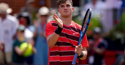 Jack Draper begins bid to emulate Andy Murray at Queen’s Club with opening win