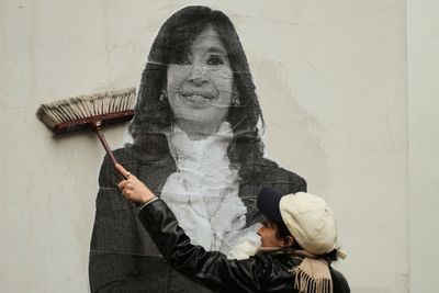 Argentine tribunal allows ex-President Fernández to serve corruption sentence at home