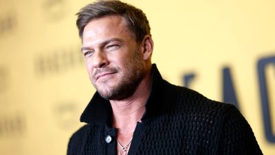 The three-move workout Alan Ritchson uses to pack on upper body muscle