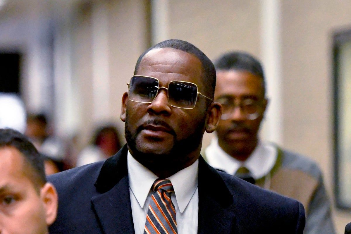Singer R. Kelly alleges mistreatment after…