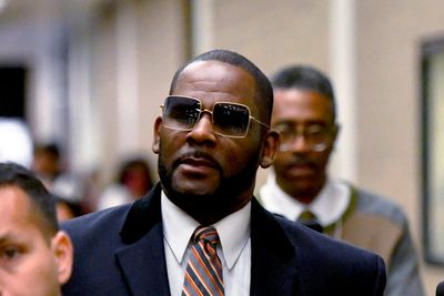 Singer R. Kelly alleges mistreatment after hospitalization and prison 'murder plot'