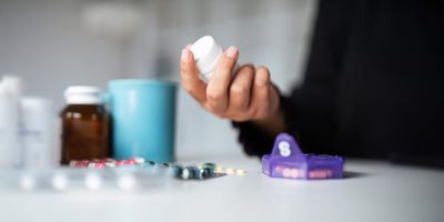 8 “Safe” Over-the-Counter Drugs That Are Dangerous for Seniors Over 65