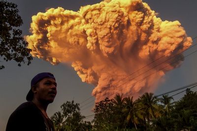 Indonesia volcano live: Many flights to Bali cancelled after eruption spews ash 6 miles into sky