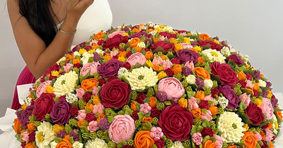 Is It Cupcake?: 57 Baked Goods That Look Like Flower Bouquets, Created By This Artist