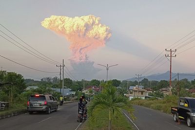 Dozens of Bali flights cancelled after Indonesia volcano erupts