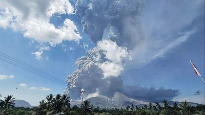 Is it safe to fly to Bali? Flights cancelled and delayed after Indonesian volcano erupts again