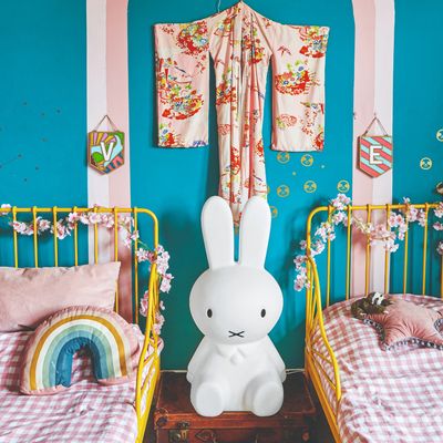 21 clever shared bedroom ideas that ensure your kids’ space is divided fairly and reflects both personalities