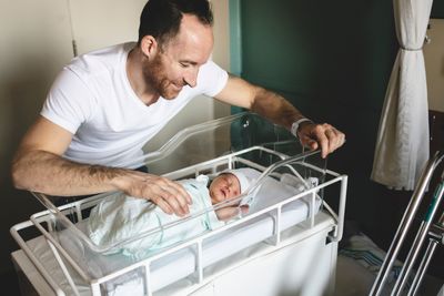 6 Dad Fails From the Delivery Room That Are Actually Kinda Sweet
