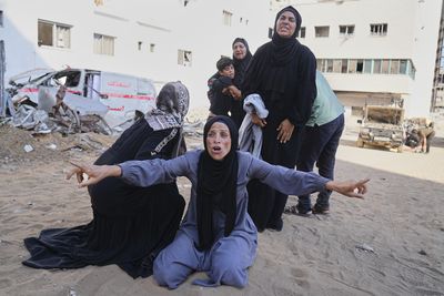 Israeli forces kill 72 Palestinians in Gaza, including 29 seeking aid