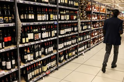 White Wine Lovers Beware: Summer Sip Linked to 22% Spike in Skin Cancer Risk