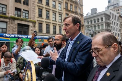 DHS tightens protocol for lawmaker visits to immigration facilities - Roll Call