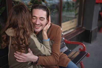 6 Romantic Gestures That Men Think Work—But Don’t