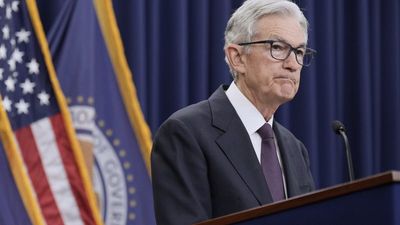 US Federal Reserve keeps interest rates unchanged as it awaits the impacts of Trump's global tariffs