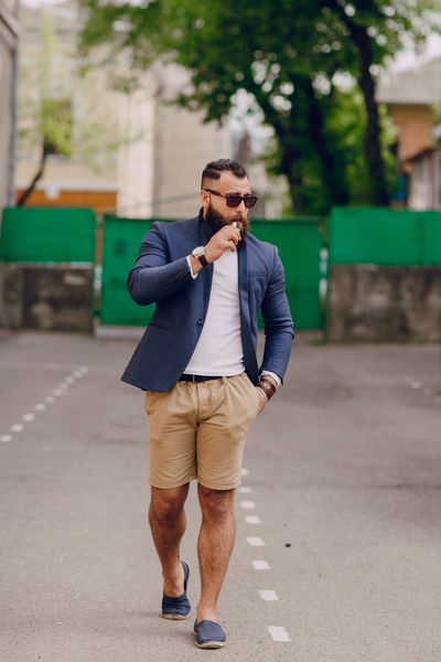 6 Brutal Truths About Dating as a Shorter Man