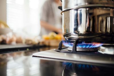 Miliband extends help with energy bills to more than 500,000 London homes