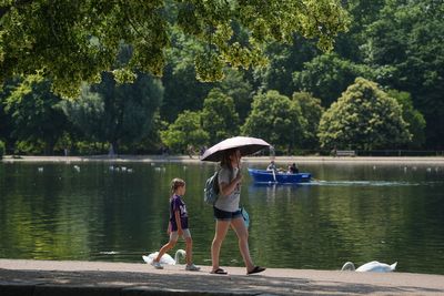 Amber heat-health alert issued for all regions in England as temperatures climb