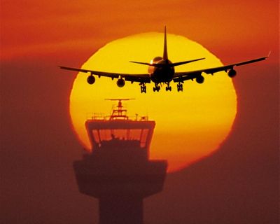 Flight tax could raise €100bn to tackle climate crisis, study finds