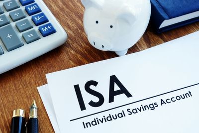 Savers issued warning after Bank of England holds base rate