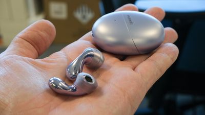 I tried Huawei’s FreeBuds 6 headphones and they sound almost as good as high-end speakers