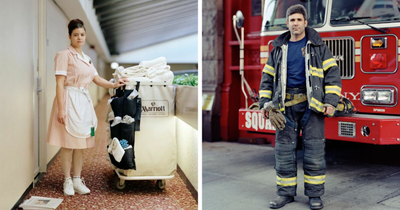This Photographer Took Pictures Of New Yorkers In The 2000s That Are Split Up Into Two Categories, Shoppers And Workers (28 Pics)