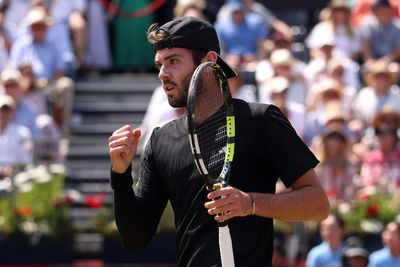 Jacob Fearnley reaches first ATP quarter-final with three-set win at Queen's