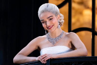 Rachel Zegler serenades the crowd for free in a new London production of 'Evita'