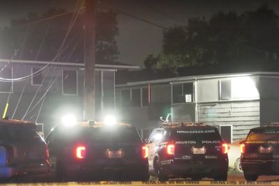 Houston man arrested after fatally shooting his girlfriend in her apartment and sending photos to her family, cops say