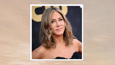 A celebrity hairstylist has the easiest trick for refreshing frizzy and drooping curls