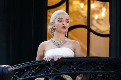 West End passersby see Rachel Zegler sing Don’t Cry For Me Argentina on balcony