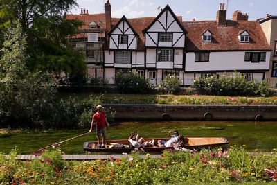 UK could record another warmest day of year as temperatures up to 33C forecast