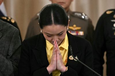 Thai PM To Meet Army Commander To Defuse Political Crisis