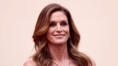 Cindy Crawford just styled the boho-blouse trend perfectly – and we’re ready to wear this look on repeat
