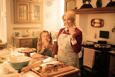 Downton Abbey's Mrs Hughes solving murders? Count me in!