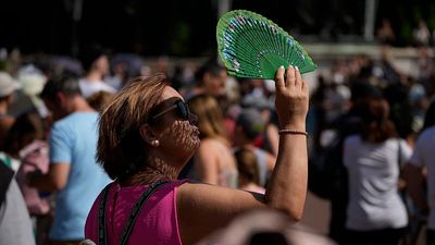 UK heatwave: Climate change has made 32C heat in England 100 times more likely, scientists say