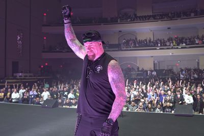 The Undertaker Returns to Rewrite the Ring – From Coaching Rookies to Crafting Darkness