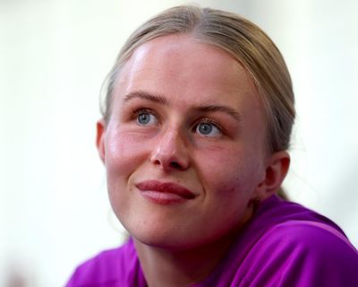 Hannah Hampton aims to live up to Mary Earps’ legacy as England No 1