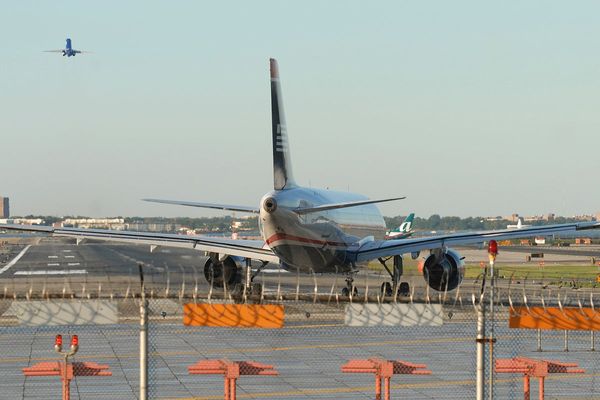 Air traffic controllers in Florida briefly lost radar after fiber optic line was cut