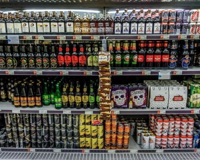 Alcohol should have labels warning drinkers of cancer risks, charities say